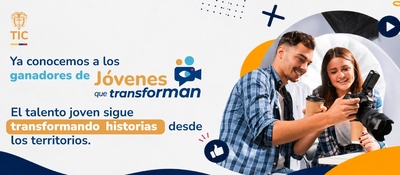 Afiche de MinTIC con dos jóvenes revisando una cámara. Anuncia a los 100 ganadores de Jóvenes que Transforman 2026.