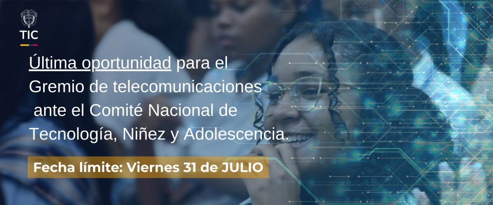 Banner con texto a la izquierda; al fondo, personas, una sonríe con gafas. Fondo azul con gráficos de circuitos y fecha resaltada