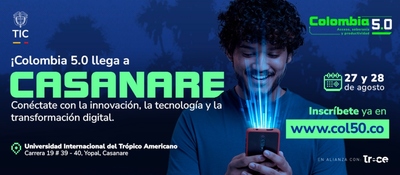 Hombre sonriente sostiene un celular; detrás, fondo azul con luces digitales y textos verdes sobre Colombia 5.0 en Casanare.