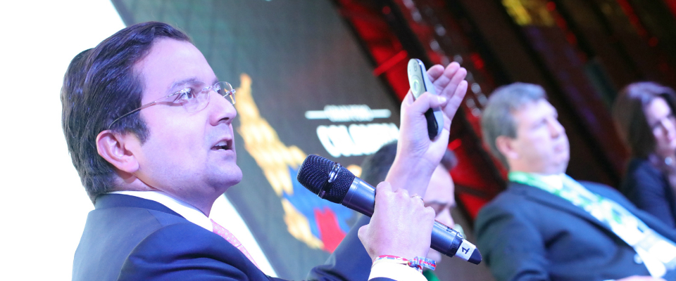 Ministro TIC, David Luna, participó en el panel ¿Para dónde van las nuevas economías?