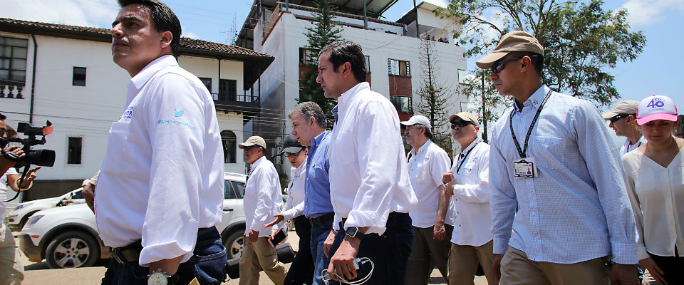 Presidente Juan Manuel Santos y Ministro Luna en zona de desastre en Mocoa