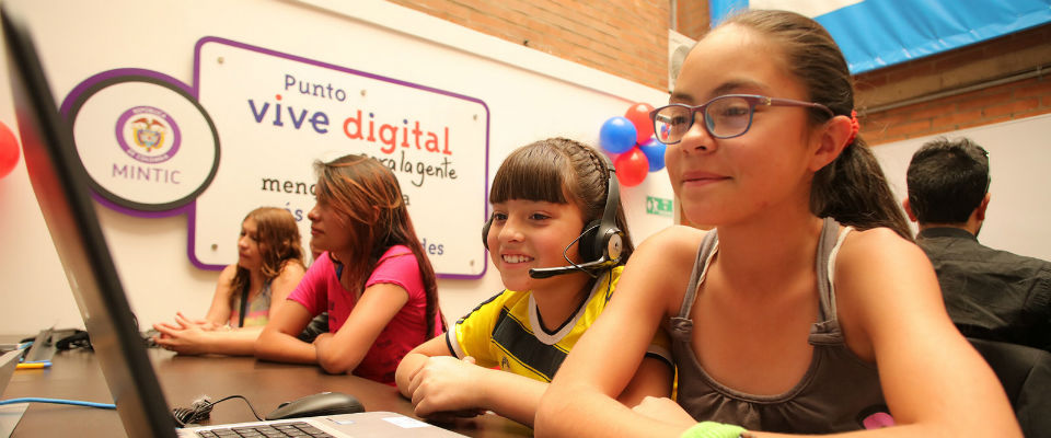 2.576 personas se han certificado en los cursos TIC que se ofrecen en los Puntos Vive Digital de Bogotá