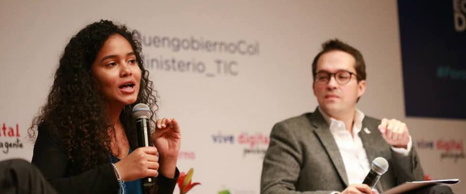 Yelena Tete - accede a beca estudiantil a través de un Kiosco Vive Digital Yelena Tete - accede a beca estudiantil a través de un Kiosco Vive Digital