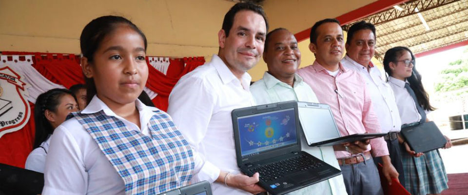 Estudiantes de Mocoa recibieron 4.500 computadores para fortalecer su educación