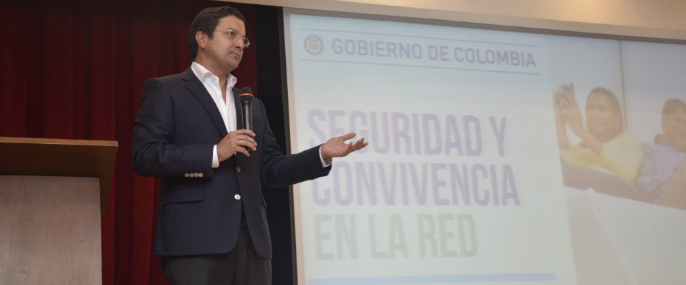 David Luna en apertura de charlas Seguridad y Convivencia en la Red