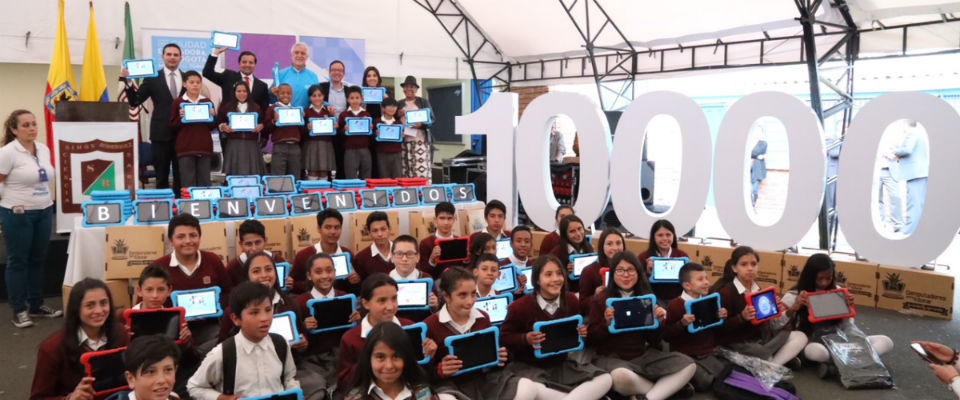 Estudiantes de Bogotá reciben 10.000 tabletas para fortalecer su educación