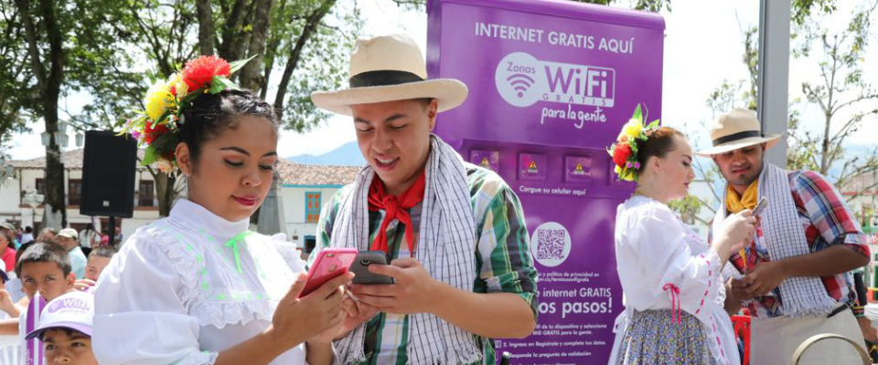 Habitantes de Salamina disfrutan de dos nuevas Zonas WiFi Gratis para la Gente Habitantes de Salamina disfrutan de dos nuevas Zonas WiFi Gratis para la Gente