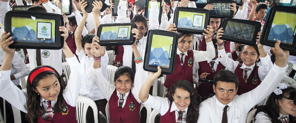 Ministro TIC Diego Molano lidera entrega masiva de Tabletas para Educar en el Cesar Ministro TIC Diego Molano lidera entrega masiva de Tabletas para Educar en el Cesar
