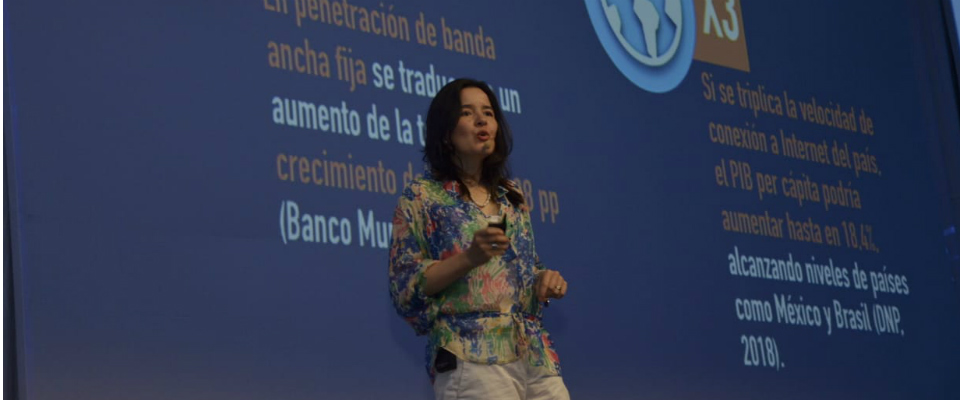 Ministra Sylvia Constaín