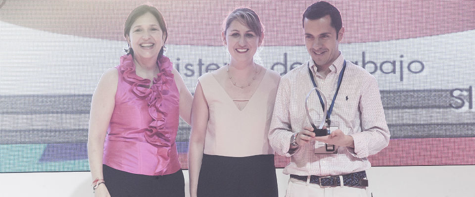 Viceministra TI - Maria Isabel Mejía premia a ganadores en ExcelGEL 2014 Viceministra TI - Maria Isabel Mejía premia a ganadores en ExcelGEL 2014
