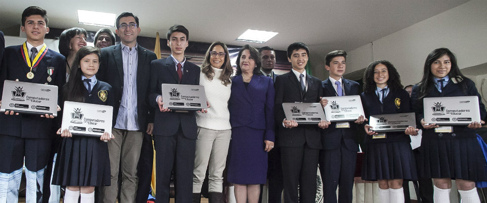 Ministro TIC Diego Molano Vega, Ministra Gina Parody con directivas y estudiantes del ColBoy