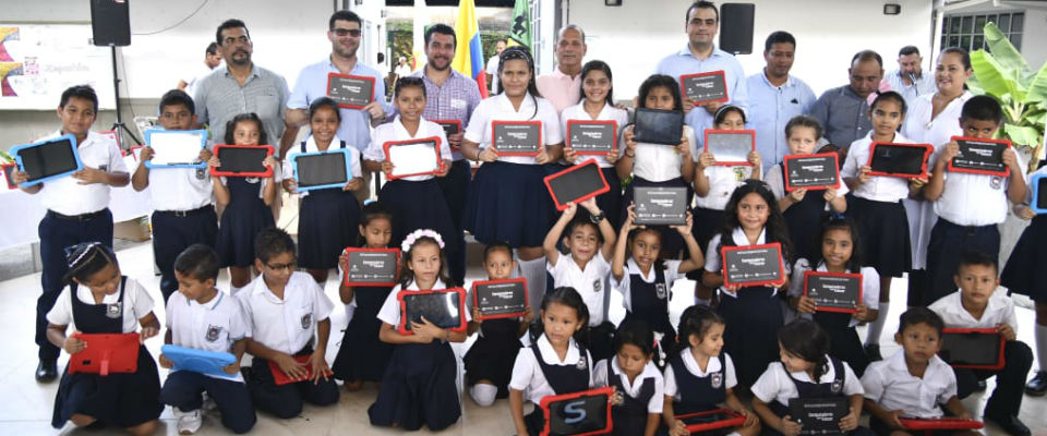 Sedes educativas del Amazonas reciben tabletas para sus estudiantes
