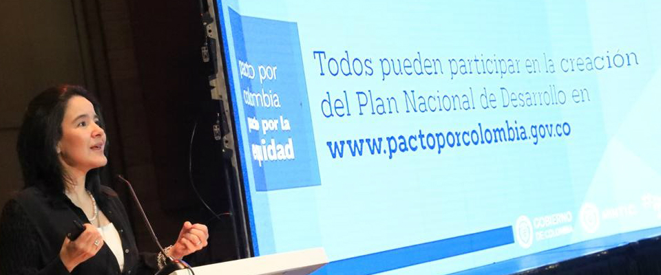 Ministra TIC Sylvia Constaín