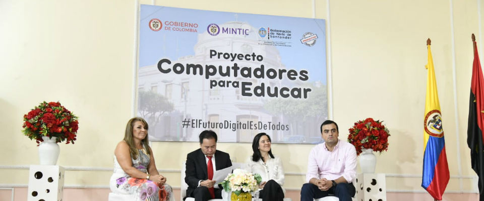 Graduación de docentes en competencias TIC