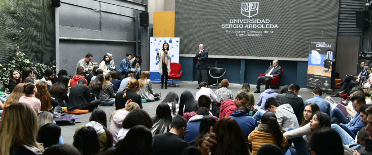 Ministra TIC invitó a los futuros periodistas a detectar y denunciar las fake news
