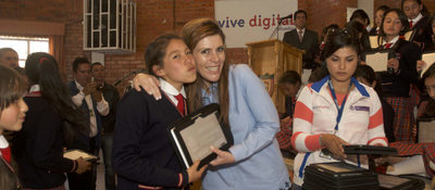 Viceministra TIC - María Carolina Hoyos en entrega de tabletas en Cundinamarca