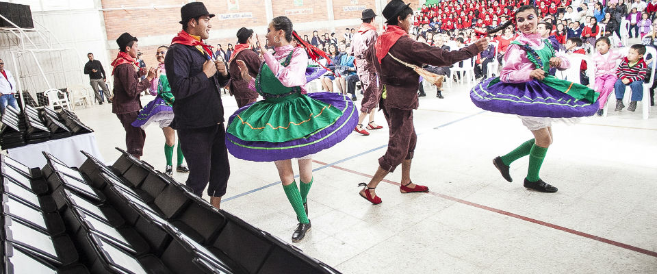 Estudiantes de Tuta bailan en evento de entrega de Tabletas para Educar Estudiantes de Tuta bailan en evento de entrega de Tabletas para Educar