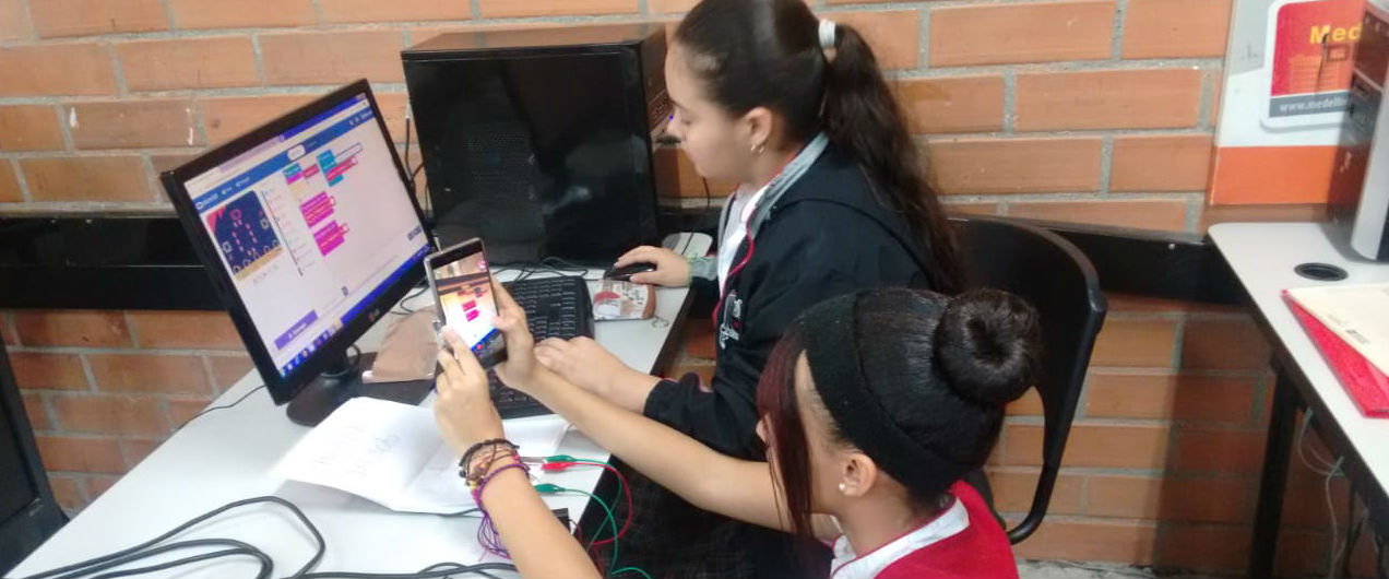 Colegios públicos colombianos gestionarán el lenguaje tecnológico del futuro