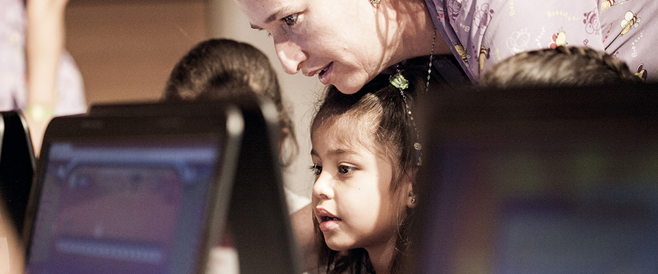 Guía práctica para navegar, jugar y aprender en Internet con niños y jóvenes, y no sufrir en el intento Guía práctica para navegar, jugar y aprender en Internet con niños y jóvenes, y no sufrir en el intento