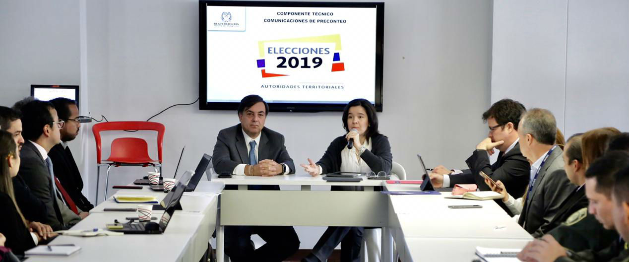La ministra TIC, Sylvia Constaín, y el registrador nacional, Juan Carlos Galindo, instalaron la Mesa de Control de Comunicaciones La ministra TIC, Sylvia Constaín, y el registrador nacional, Juan Carlos Galindo, instalaron la Mesa de Control de Comunicaciones