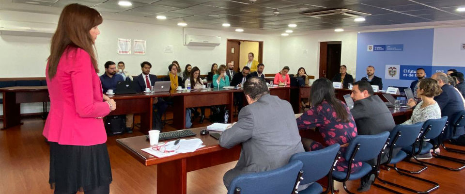 Gobierno y representantes del comercio electrónico se reunieron para impulsar las ventas “on line” en el país Gobierno y representantes del comercio electrónico se reunieron para impulsar las ventas “on line” en el país