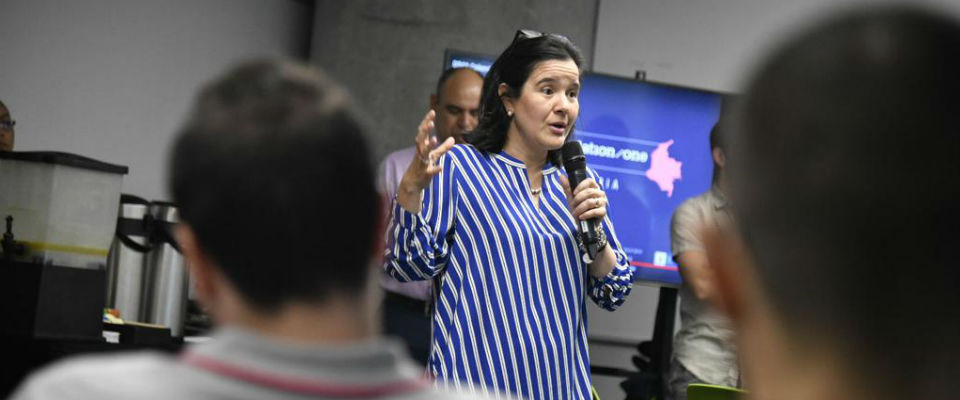 "Queremos tener un gran impacto con esta subasta y salimos con una estructura cuyo objetivo claramente es conectar a los colombianos": ministra TIC, Sylvia Constaín. "Queremos tener un gran impacto con esta subasta y salimos con una estructura cuyo objetivo claramente es conectar a los colombianos": ministra TIC, Sylvia Constaín.