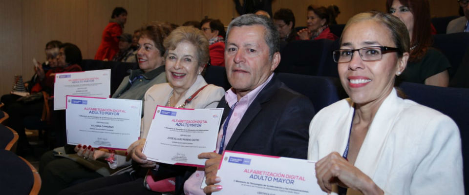 Cien adultos mayores de Bogotá demostraron que la edad no es una dificultad para hacer parte del mundo digital Cien adultos mayores de Bogotá demostraron que la edad no es una dificultad para hacer parte del mundo digital