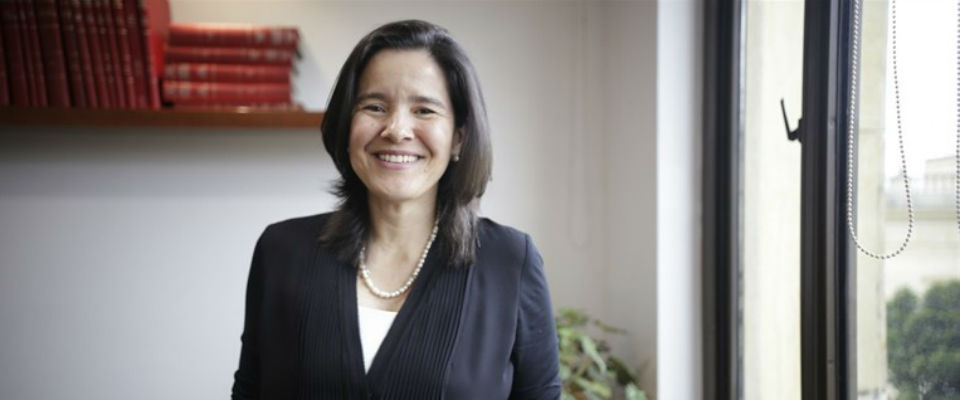 Nosotros queremos que las grandes empresas de innovación lleguen a Colombia y nazcan de acá. Debemos hacer una hoja de ruta para estos nuevos servicios: Ministra de las Tic, Sylvia Constaín. Nosotros queremos que las grandes empresas de innovación lleguen a Colombia y nazcan de acá. Debemos hacer una hoja de ruta para estos nuevos servicios: Ministra de las Tic, Sylvia Constaín.