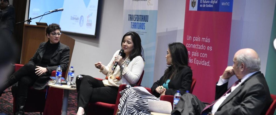 Ministra TIC, Sylvia Constaín, en el Foro 'Contenido colombiano en las plataformas de video bajo demanda' Ministra TIC, Sylvia Constaín, en el Foro 'Contenido colombiano en las plataformas de video bajo demanda'