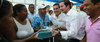 David Luna entregando insumos tecnológicos a pobladores de Cartagena David Luna entregando insumos tecnológicos a pobladores de Cartagena
