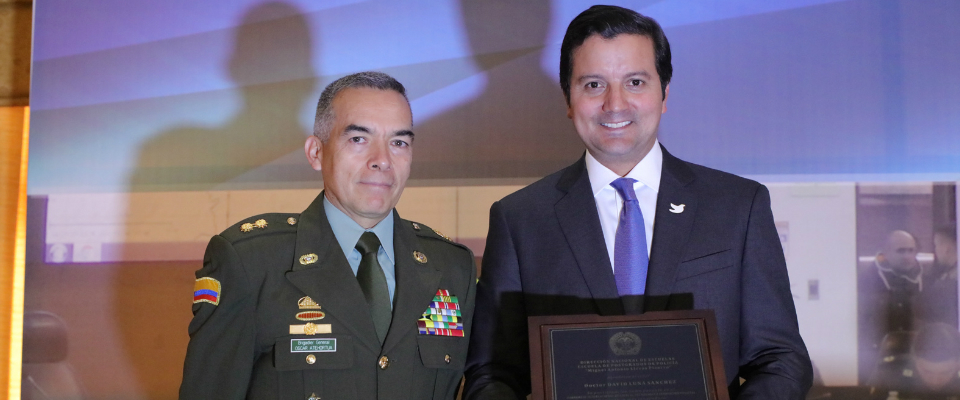 Ministro David Luna en el 1er Congreso Internacional de Ciencia, Tecnología e Innovación de la Policia Nacional Ministro David Luna en el 1er Congreso Internacional de Ciencia, Tecnología e Innovación de la Policia Nacional