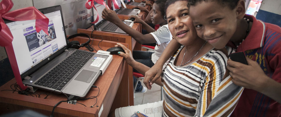 77% de las personas de estrato uno en Colombia accede a internet 77% de las personas de estrato uno en Colombia accede a internet