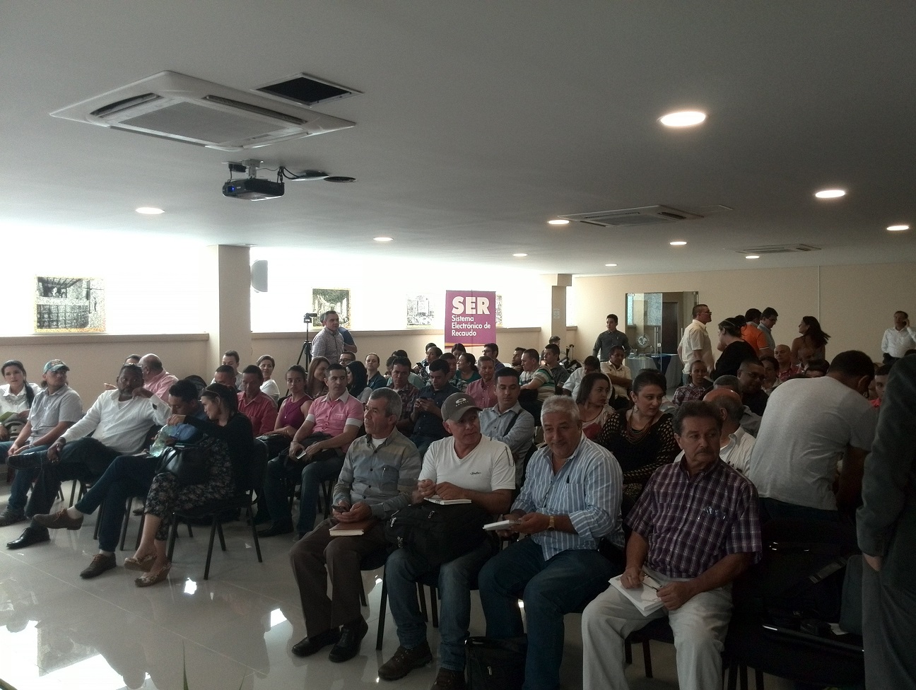 Capacitación en la ciudad de Medellín -Asoredes- (2016)