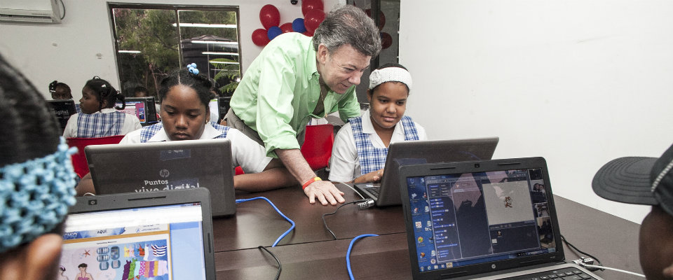 Presidente Santos en la inauguración de Punto Vive Digital
