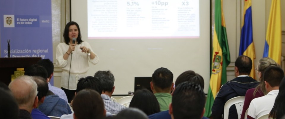 Diálogos con los colombianos nos confirman la importancia de conectar a todas las regiones: Ministra Constaín Diálogos con los colombianos nos confirman la importancia de conectar a todas las regiones: Ministra Constaín