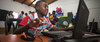 Niño beneficiado con las nuevas tecnologías Niño beneficiado con las nuevas tecnologías